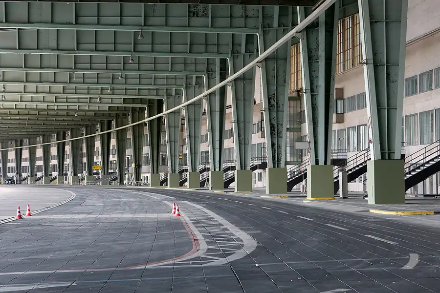 065 | 2020 | Berlin | Flughafen Tempelhof | © carsten riede fotografie