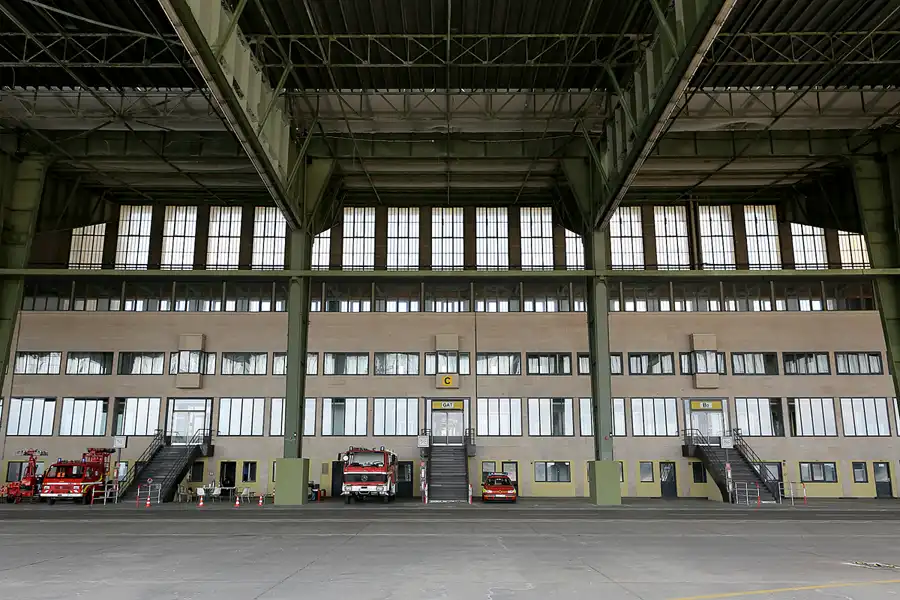 078 | 2020 | Berlin | Flughafen Tempelhof | © carsten riede fotografie