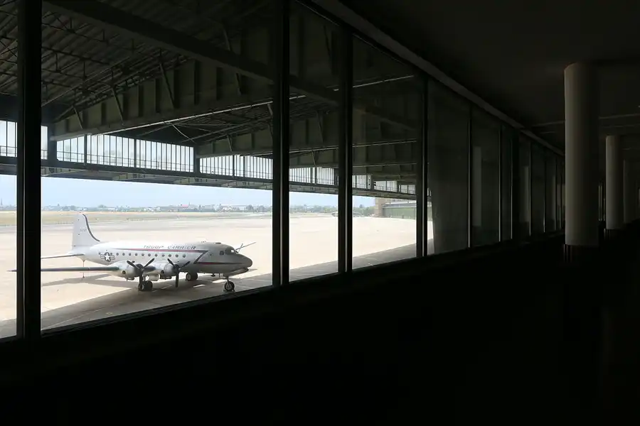 106 | 2020 | Berlin | Flughafen Tempelhof | © carsten riede fotografie