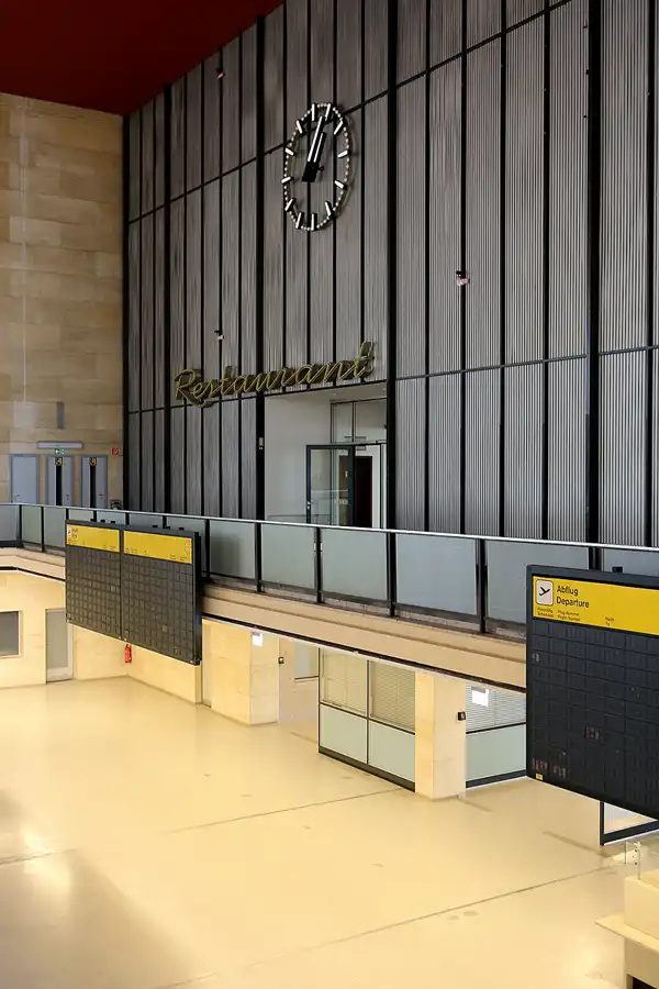 110 | 2020 | Berlin | Flughafen Tempelhof | © carsten riede fotografie