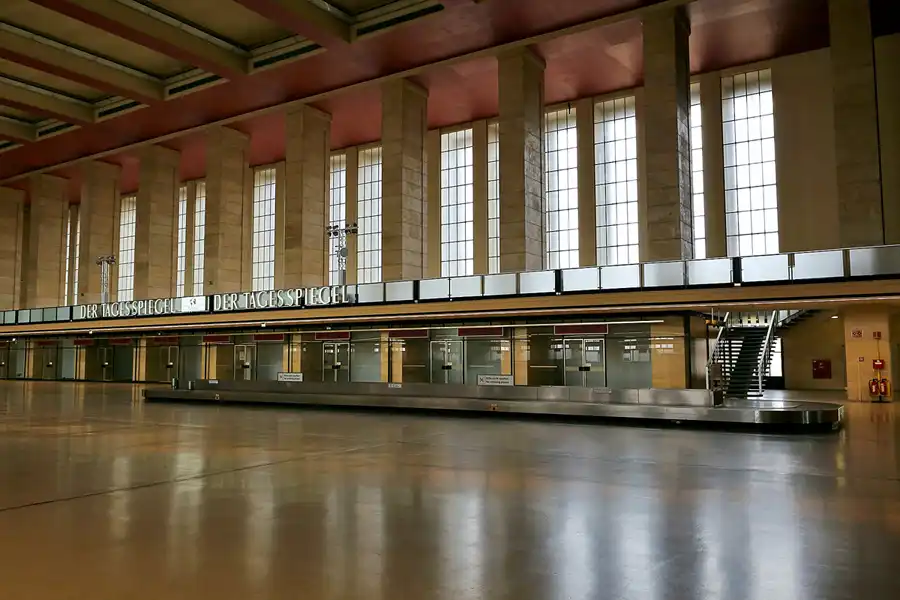 120 | 2020 | Berlin | Flughafen Tempelhof | © carsten riede fotografie