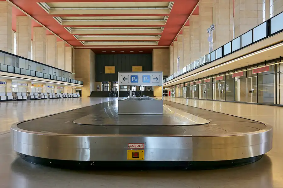 124 | 2020 | Berlin | Flughafen Tempelhof | © carsten riede fotografie