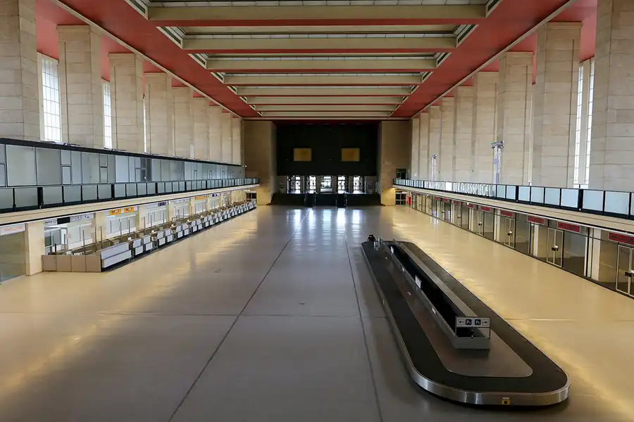 125 | 2020 | Berlin | Flughafen Tempelhof | © carsten riede fotografie