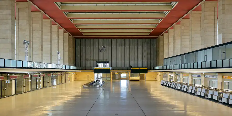 153 | 2020 | Berlin | Flughafen Tempelhof | © carsten riede fotografie