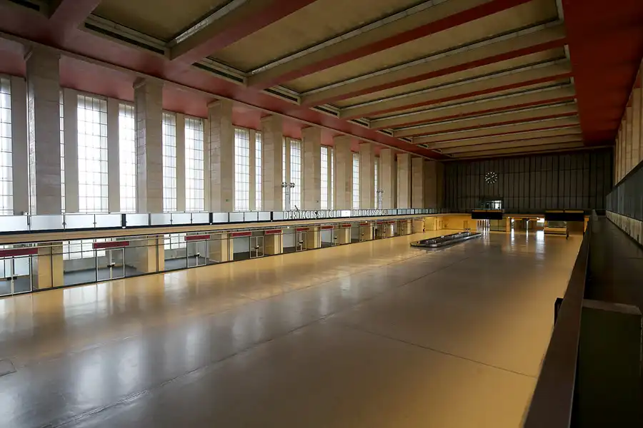 160 | 2020 | Berlin | Flughafen Tempelhof | © carsten riede fotografie