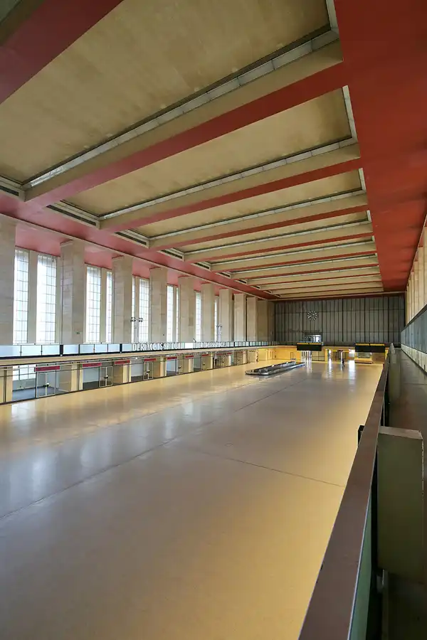 161 | 2020 | Berlin | Flughafen Tempelhof | © carsten riede fotografie