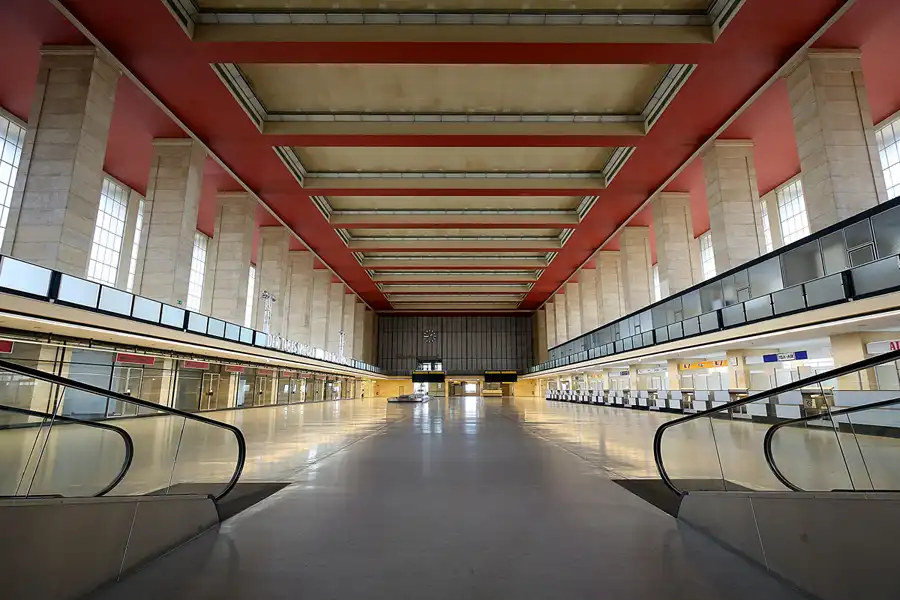 163 | 2020 | Berlin | Flughafen Tempelhof | © carsten riede fotografie
