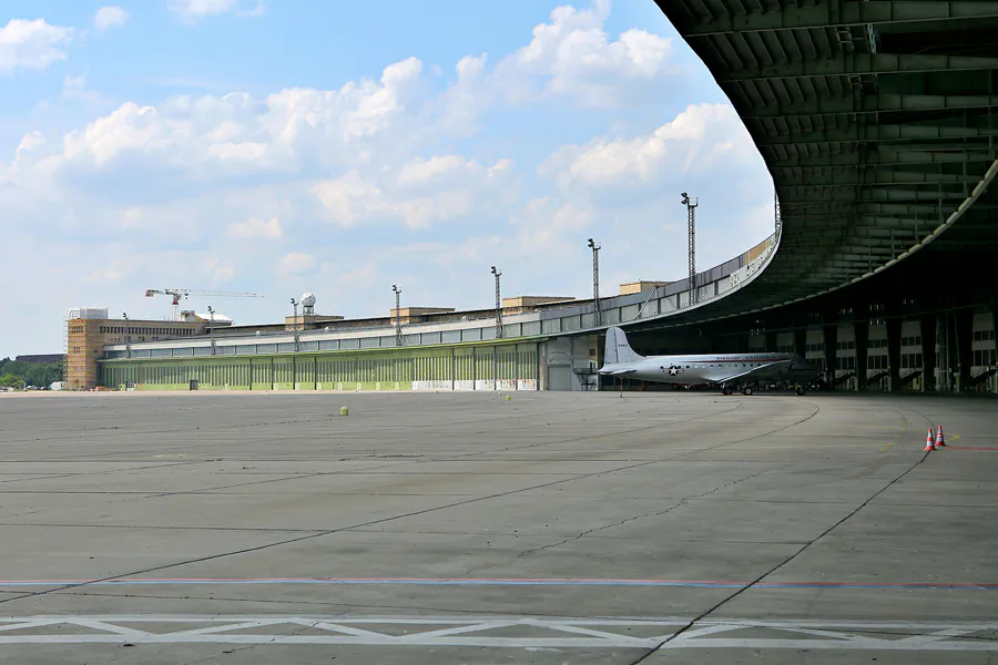 063 | 2020 | Berlin | Flughafen Tempelhof | © carsten riede fotografie
