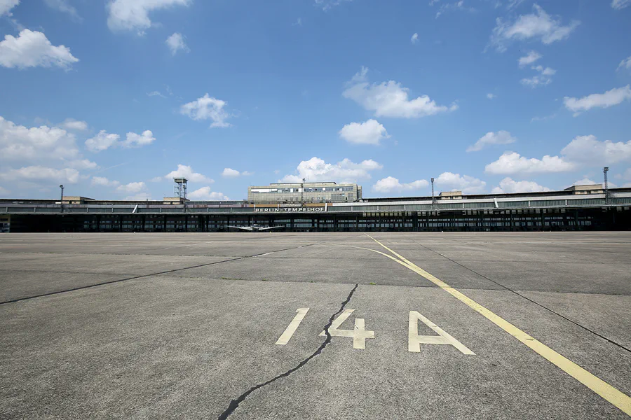 066 | 2020 | Berlin | Flughafen Tempelhof | © carsten riede fotografie