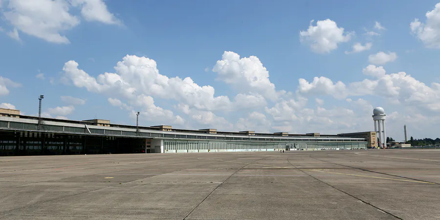 069 | 2020 | Berlin | Flughafen Tempelhof | © carsten riede fotografie