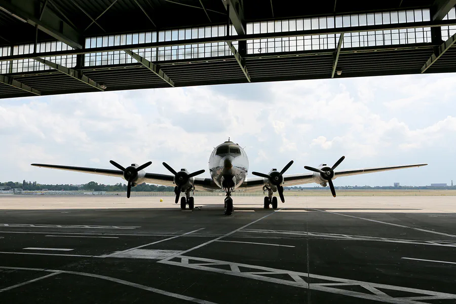 085 | 2020 | Berlin | Flughafen Tempelhof | © carsten riede fotografie