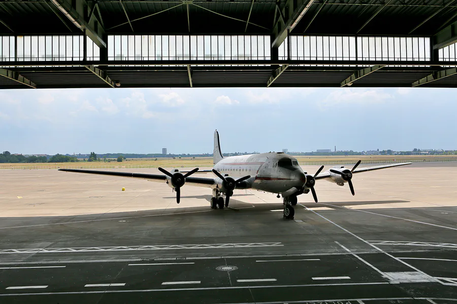 086 | 2020 | Berlin | Flughafen Tempelhof | © carsten riede fotografie
