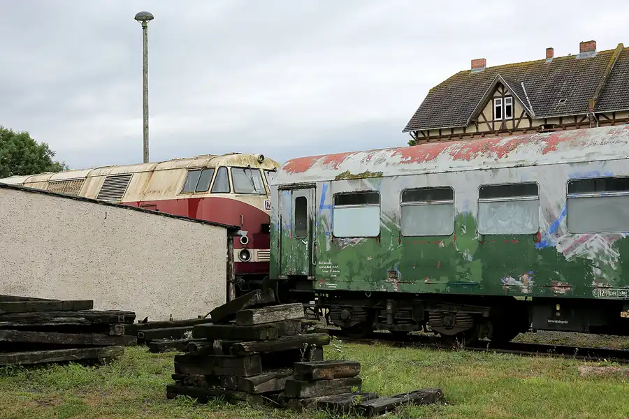 071 | 2020 | Stassfurt | Bahnbetriebswerk Stassfurt – Katastrophenzug der Deutschen Reichsbahn – K9-Zug | © carsten riede fotografie
