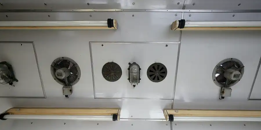 081 | 2020 | Stassfurt | Bahnbetriebswerk Stassfurt – Katastrophenzug der Deutschen Reichsbahn – K9-Zug | © carsten riede fotografie