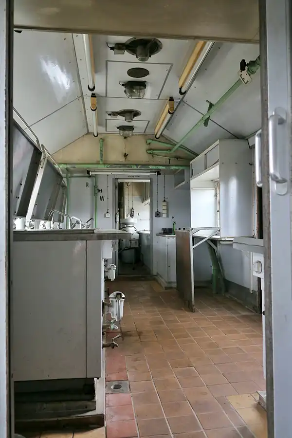 083 | 2020 | Stassfurt | Bahnbetriebswerk Stassfurt – Katastrophenzug der Deutschen Reichsbahn – K9-Zug | © carsten riede fotografie