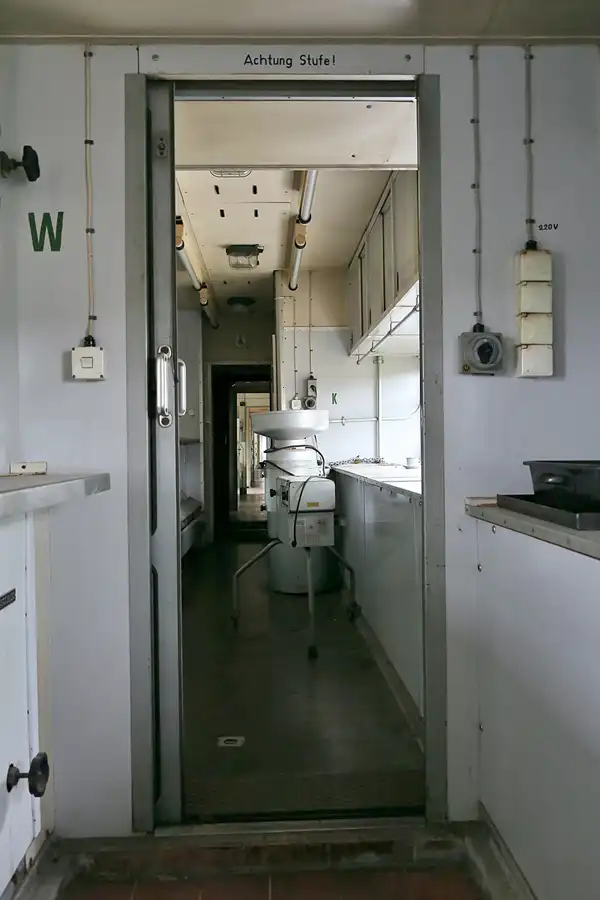 087 | 2020 | Stassfurt | Bahnbetriebswerk Stassfurt – Katastrophenzug der Deutschen Reichsbahn – K9-Zug | © carsten riede fotografie