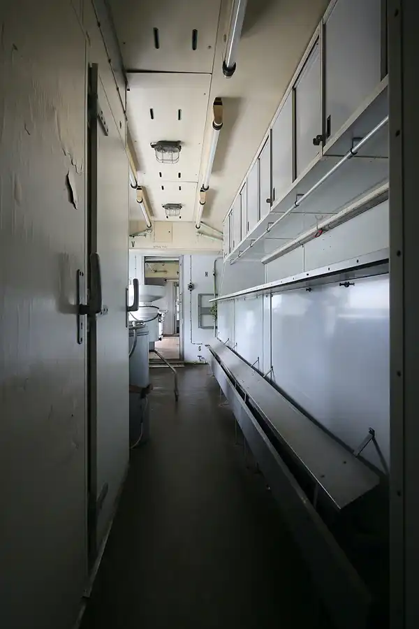 093 | 2020 | Stassfurt | Bahnbetriebswerk Stassfurt – Katastrophenzug der Deutschen Reichsbahn – K9-Zug | © carsten riede fotografie