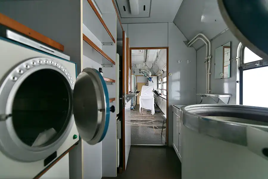 109 | 2020 | Stassfurt | Bahnbetriebswerk Stassfurt – Katastrophenzug der Deutschen Reichsbahn – K9-Zug | © carsten riede fotografie