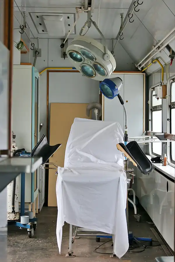 111 | 2020 | Stassfurt | Bahnbetriebswerk Stassfurt – Katastrophenzug der Deutschen Reichsbahn – K9-Zug | © carsten riede fotografie