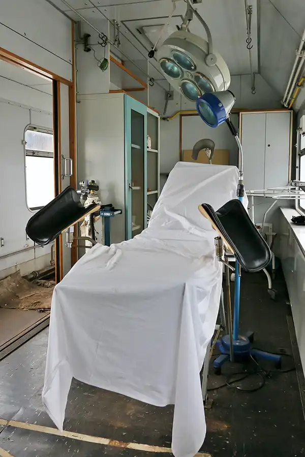 112 | 2020 | Stassfurt | Bahnbetriebswerk Stassfurt – Katastrophenzug der Deutschen Reichsbahn – K9-Zug | © carsten riede fotografie