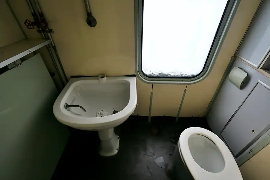 122 | 2020 | Stassfurt | Bahnbetriebswerk Stassfurt – Katastrophenzug der Deutschen Reichsbahn – K9-Zug | © carsten riede fotografie