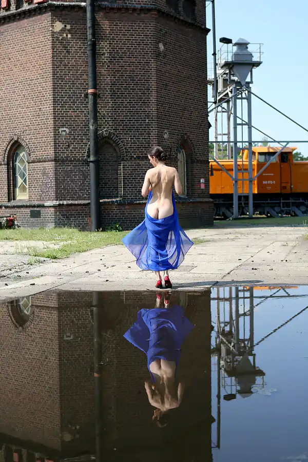 103 | 2020 | Wittenberge | Bahnbetriebswerk Wittenberge – Historischer Lokschuppen – Model Nadine L'Adorée | © carsten riede fotografie