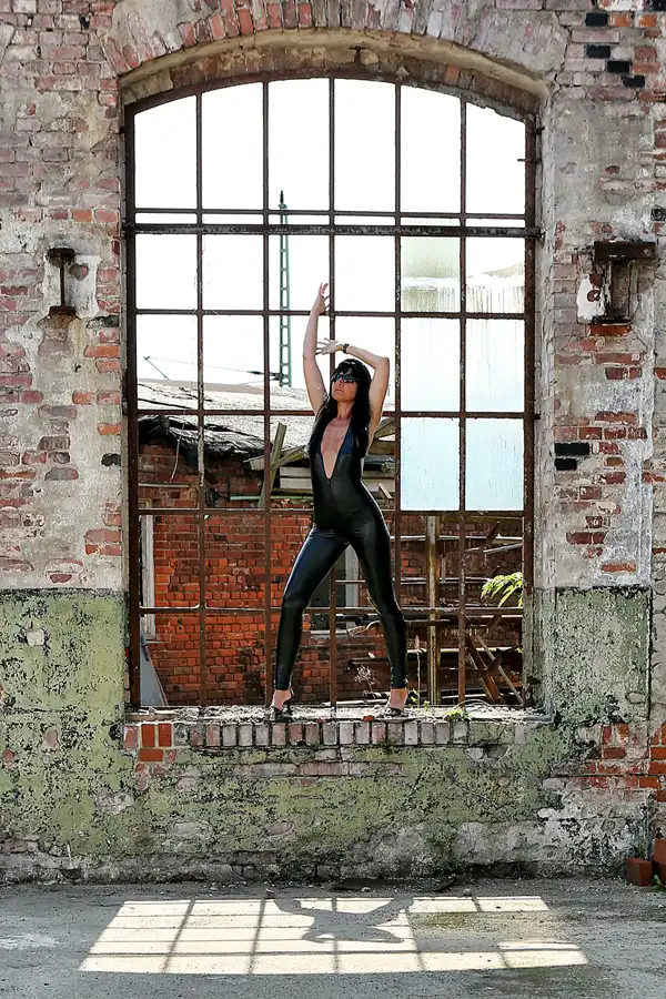 231 | 2020 | Wittenberge | Bahnbetriebswerk Wittenberge – Historischer Lokschuppen – Model Romy | © carsten riede fotografie