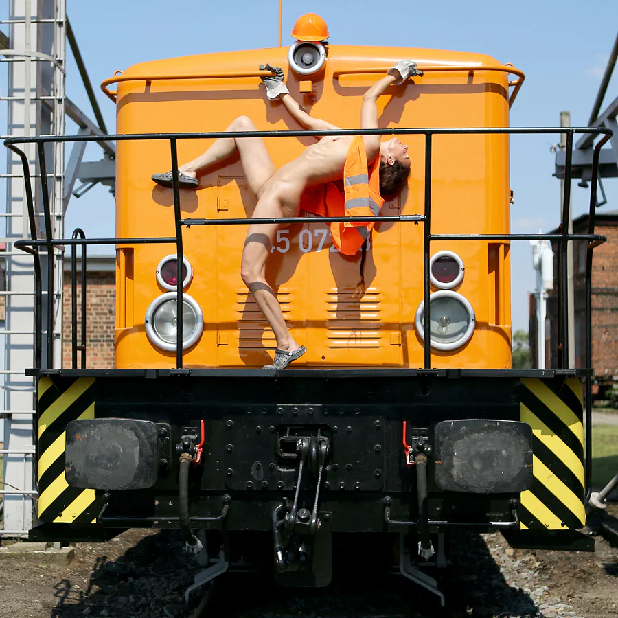 001 | 2020 | Wittenberge | Bahnbetriebswerk Wittenberge – Historischer Lokschuppen – Model Nadine L'Adorée | © carsten riede fotografie