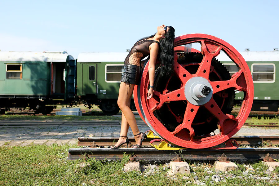 256 | 2020 | Wittenberge | Bahnbetriebswerk Wittenberge – Historischer Lokschuppen – Model Romy | © carsten riede fotografie