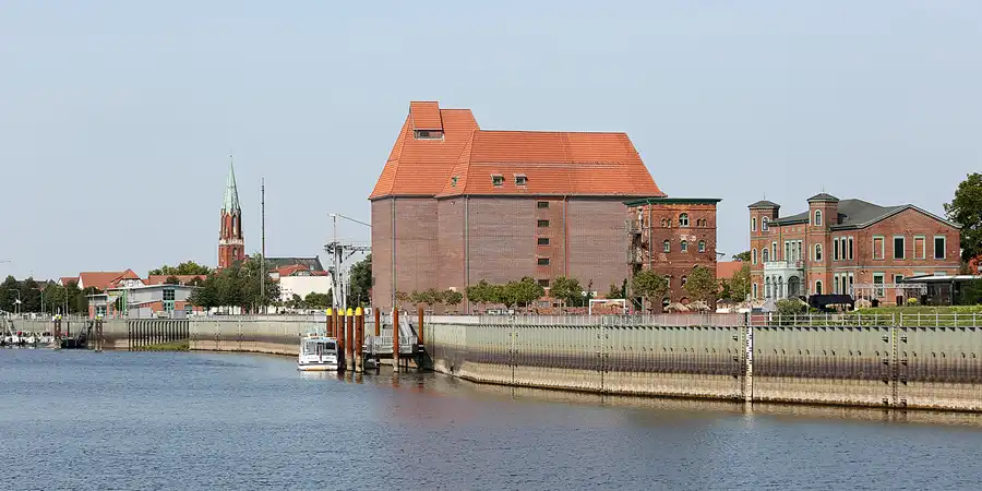 049 | 2020 | Wittenberge | Stadthafen | © carsten riede fotografie