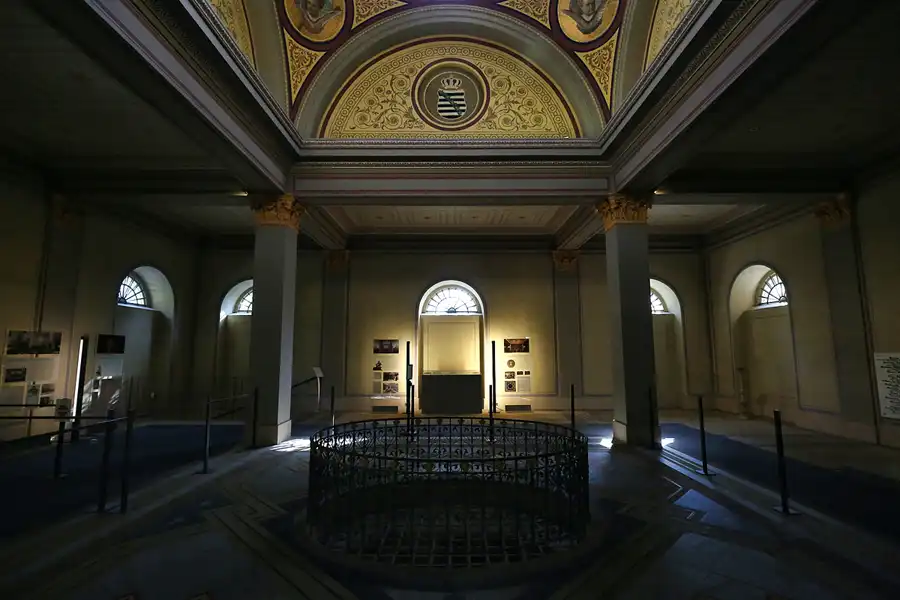 077 | 2020 | Weimar | Historischer Friedhof – Fürstengruft | © carsten riede fotografie