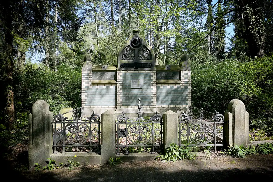 037 | 2021 | Berlin | Friedhof Steglitz | © carsten riede fotografie