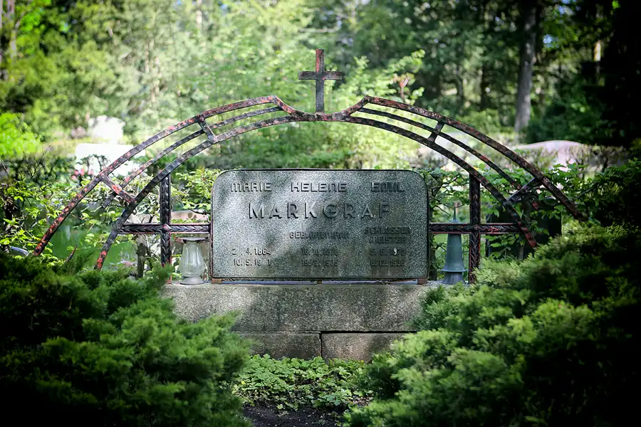 043 | 2021 | Berlin | Friedhof Steglitz | © carsten riede fotografie
