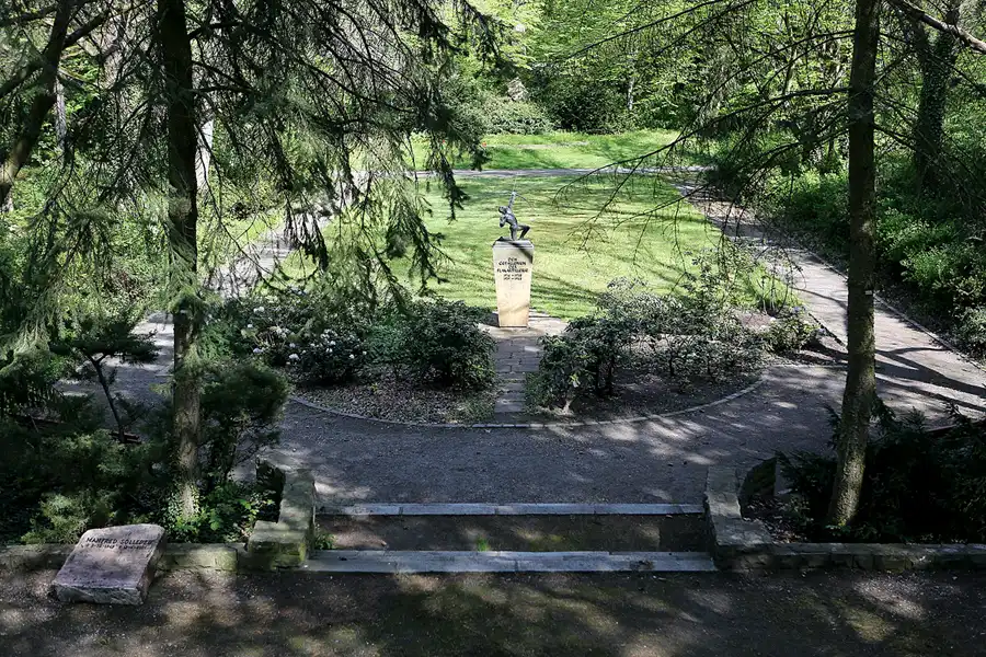 044 | 2021 | Berlin | Friedhof Steglitz | © carsten riede fotografie