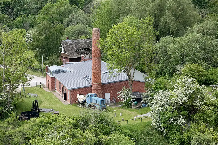 193 | 2021 | Gummanz | Blick vom kleinen Königsstuhl auf das Kreidemuseum Rügen | © carsten riede fotografie