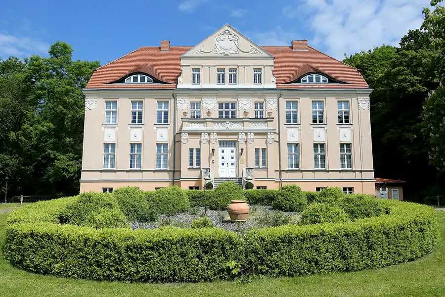 198 | 2021 | Neddesitz | Herrengutshaus | © carsten riede fotografie