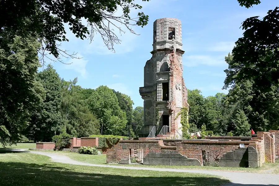 220 | 2021 | Pansevitz | Schlossruine Pansevitz | © carsten riede fotografie