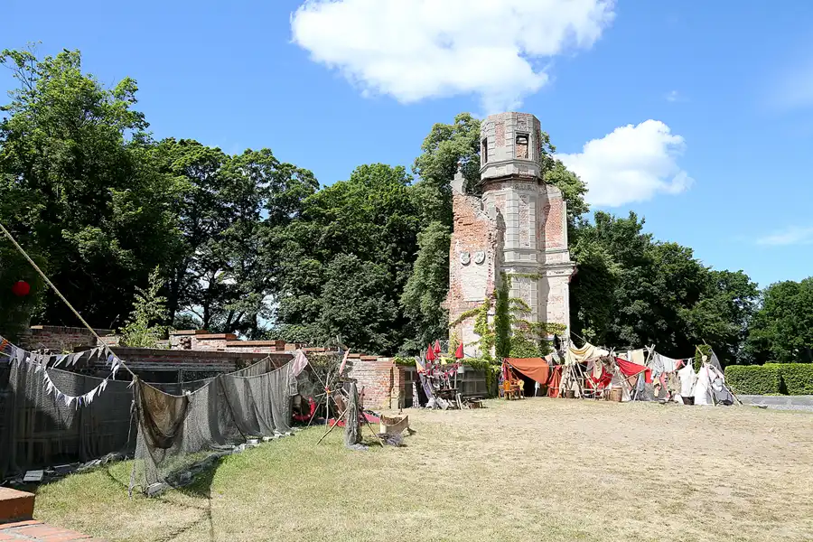 223 | 2021 | Pansevitz | Schlossruine Pansevitz | © carsten riede fotografie