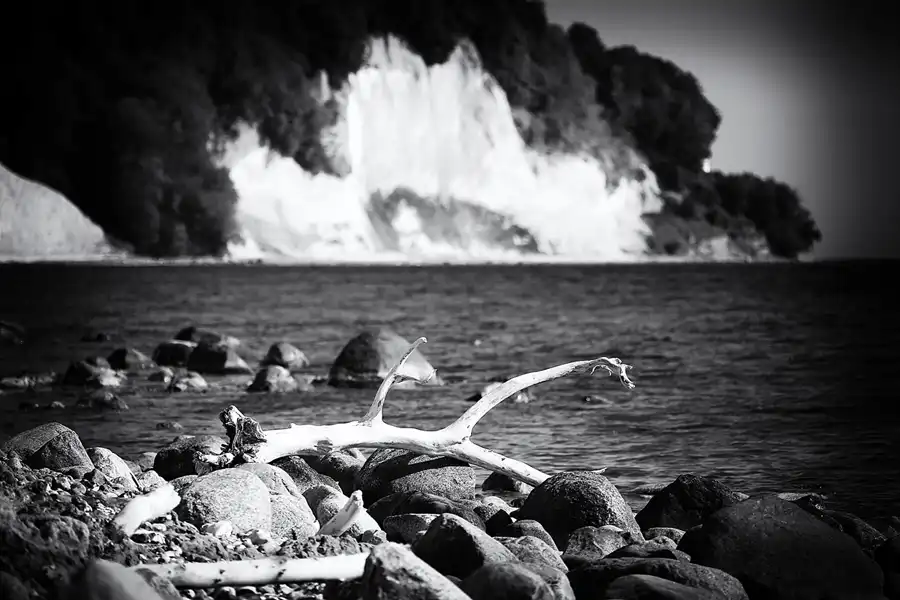 005 | 2021 | Sassnitz – Kieler Bach | Uferweg | © carsten riede fotografie