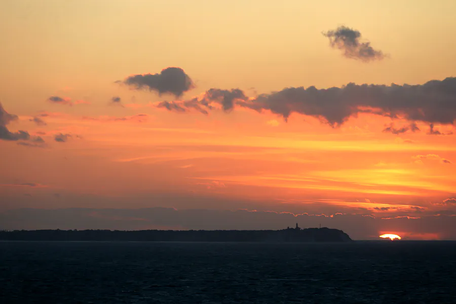 051 | 2021 | Lohme | Sonnenuntergang am Kap Arkona | 2021-06-12 – 21:42 | T minus 2 Minuten | © carsten riede fotografie