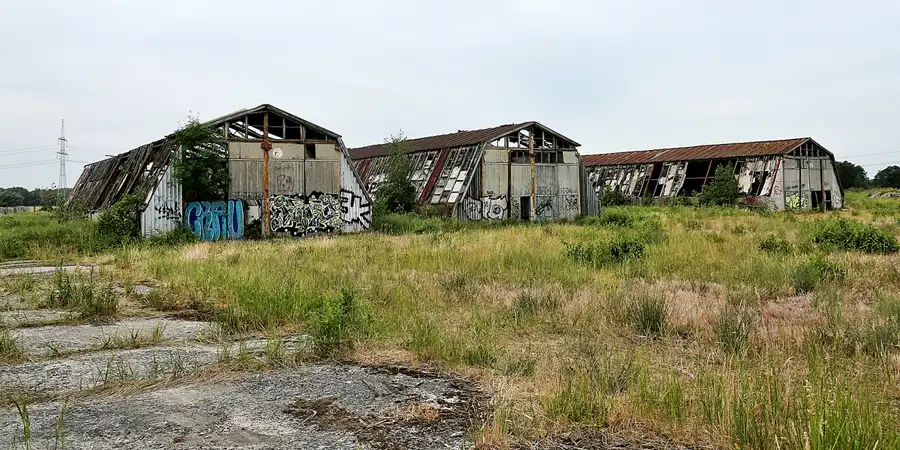 007 | 2021 | Schönwalde | Flugplatz Schönwalde | © carsten riede fotografie