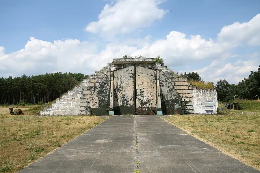 008 | 2021 | Neuhardenberg | Flugplatz EDON | © carsten riede fotografie