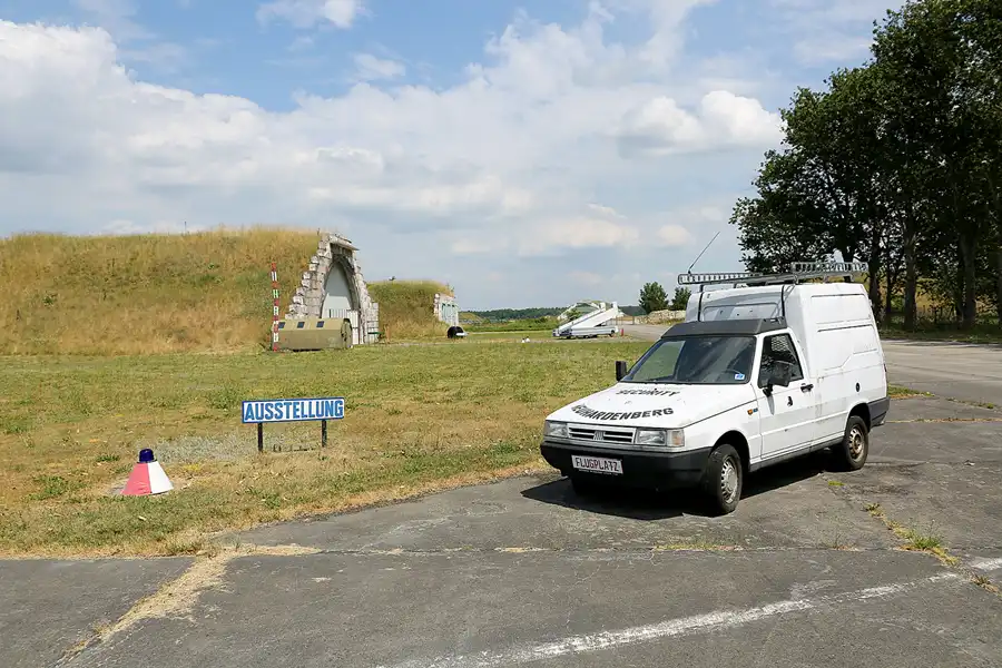 035 | 2021 | Neuhardenberg | Flugplatz EDON | © carsten riede fotografie