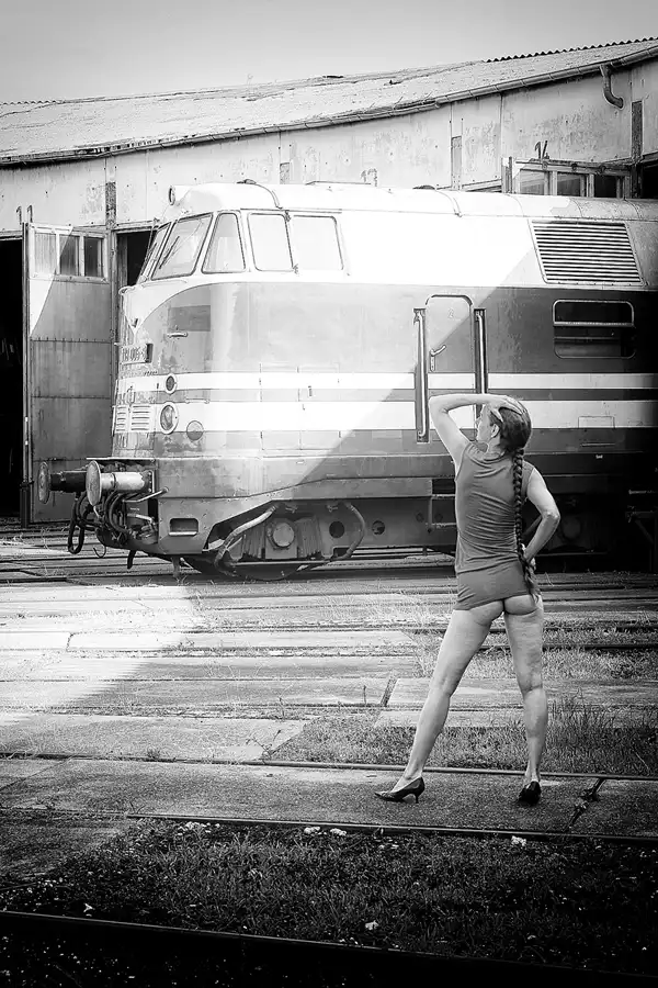 003 | 2021 | Arnstadt | Bahnbetriebswerk Arnstadt – Model Nadine L'Adorée | © carsten riede fotografie