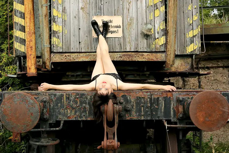 038 | 2021 | Arnstadt | Bahnbetriebswerk Arnstadt – Model Yuli Hung | © carsten riede fotografie