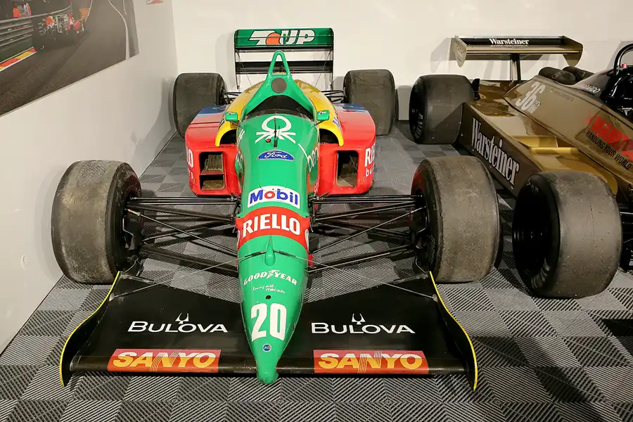069 | 2021 | Stavelot | Abbaye De Stavelot – Musee Du Circuit De Spa-Francorchamps – Benetton-Ford Cosworth B188 | © carsten riede fotografie