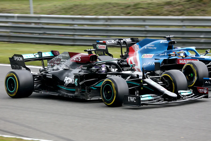 129 | 2021 | Spa-Francorchamps | Mercedes-AMG F1 W12 E Performance | Lewis Hamilton + Alpine-Renault A521 | Fernando Alonso | © carsten riede fotografie
