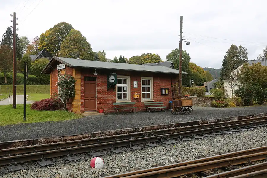 096 | 2021 | Schmalzgrube | Bahnhof – Pressnitztalbahn | © carsten riede fotografie