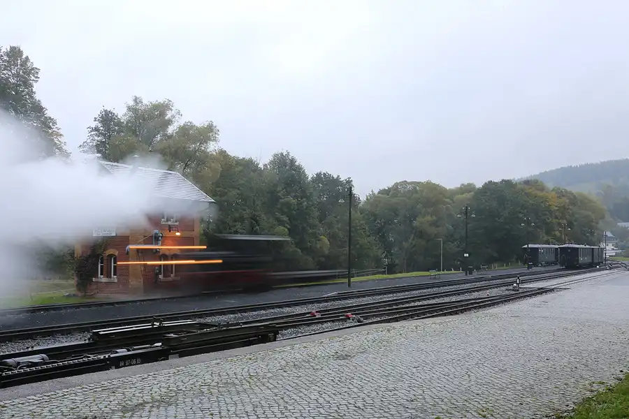 132 | 2021 | Steinbach bei Jöhstadt | Bahnhof – Pressnitztalbahn | © carsten riede fotografie