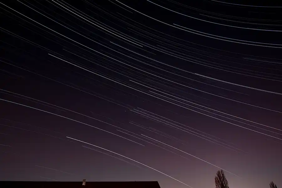 006 | 2022 | Berlin | Alt-Hohenschönhausen – Star Trails | © carsten riede fotografie